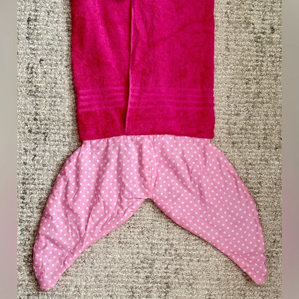 Pink Mermaid Tail Blanket - Picture 6 of 6